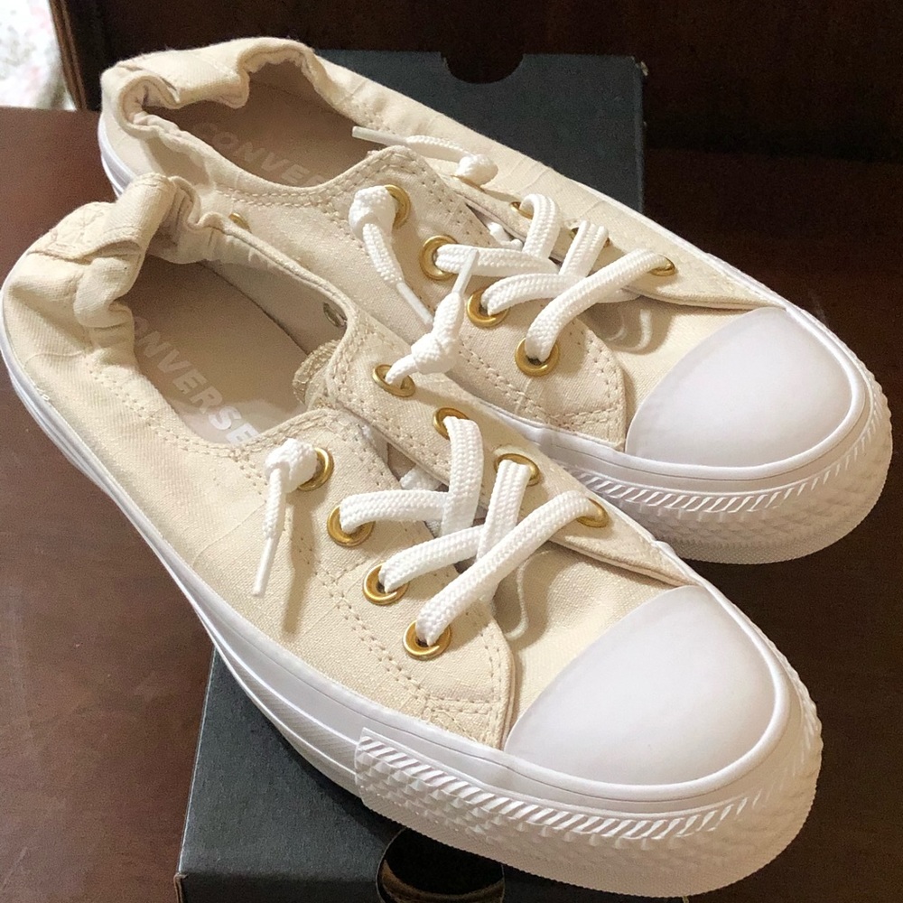Brand Converse women’s size 7.5